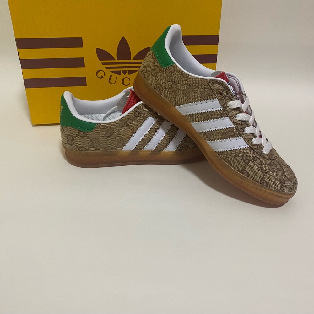 Gucci Monogram Sneakers with Red and Blue Stripes - Picture 8 of 8